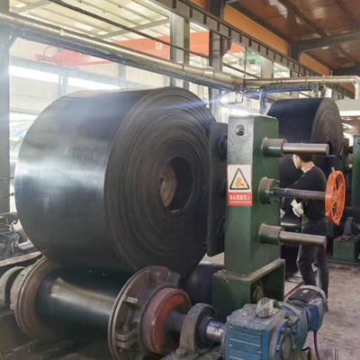 Soluzioni per la movimentazione dei materiali con fascia trasportatrice di gomma OEM e progettazione di pareti laterali